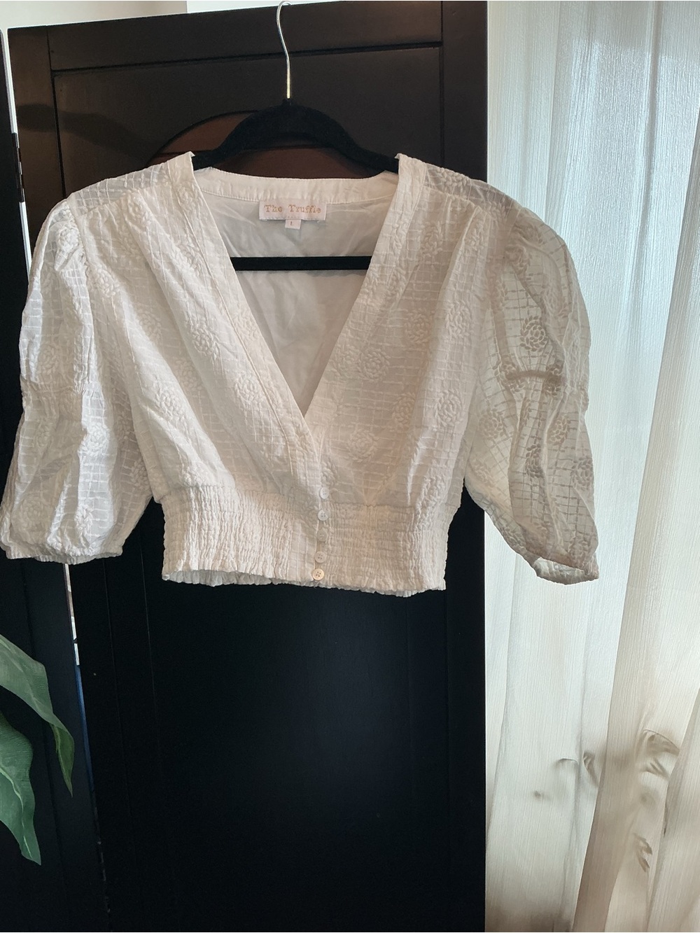 Tinsel White Set
Puff-Sleeve V-Neck Smocked Cropped Blouse With A-Line Skirt